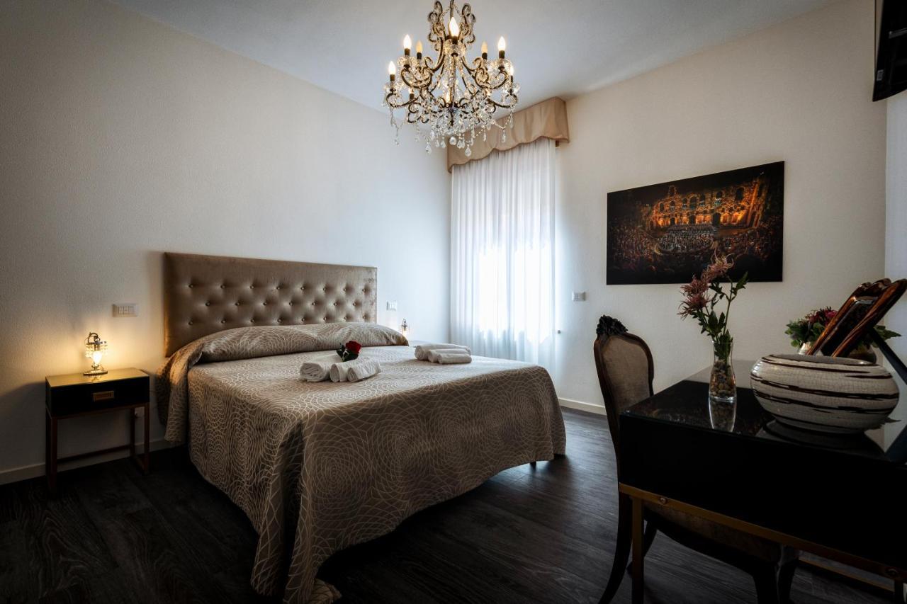 Sinfonia 23 Hotel Ravenna Bagian luar foto