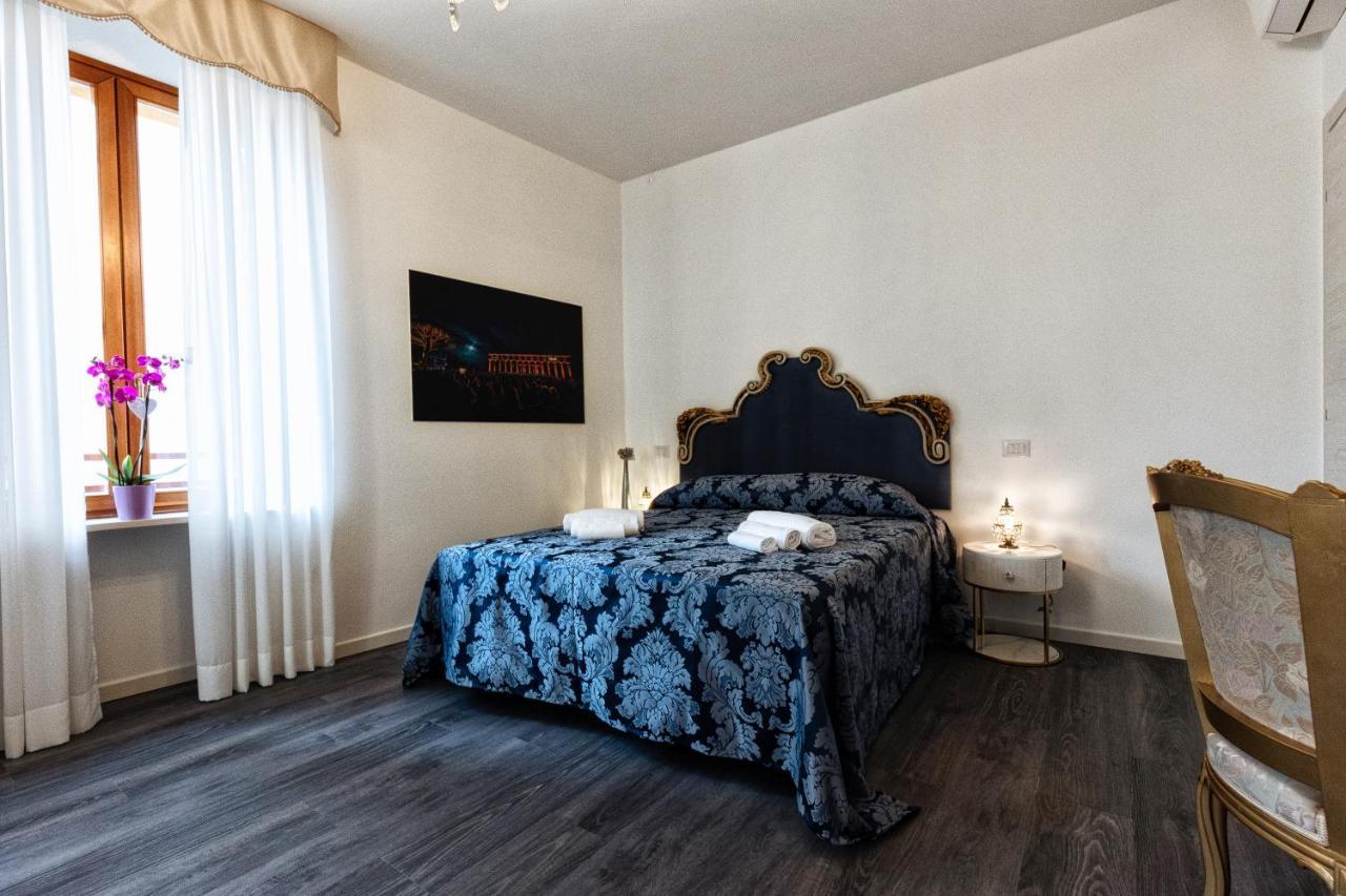 Sinfonia 23 Hotel Ravenna Bagian luar foto