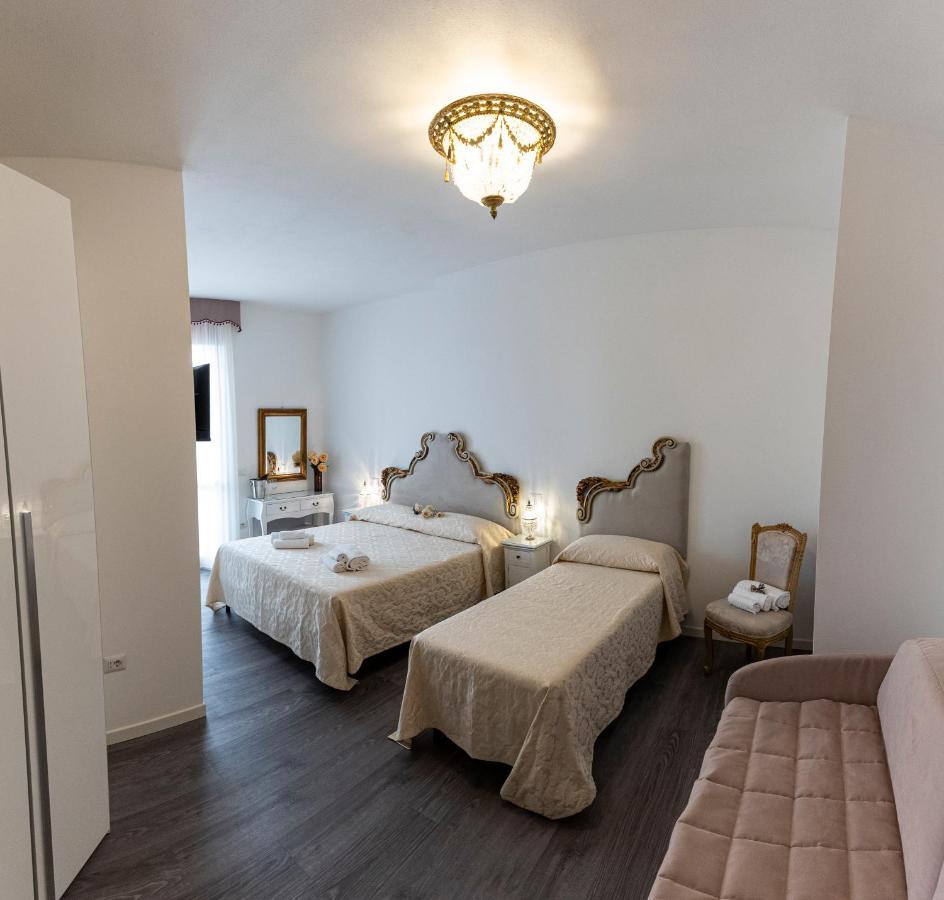 Sinfonia 23 Hotel Ravenna Bagian luar foto