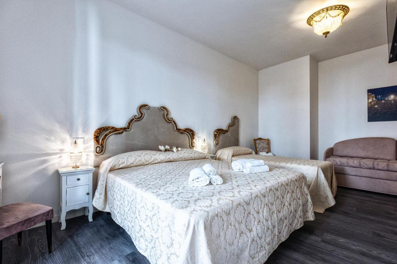 Sinfonia 23 Hotel Ravenna Bagian luar foto
