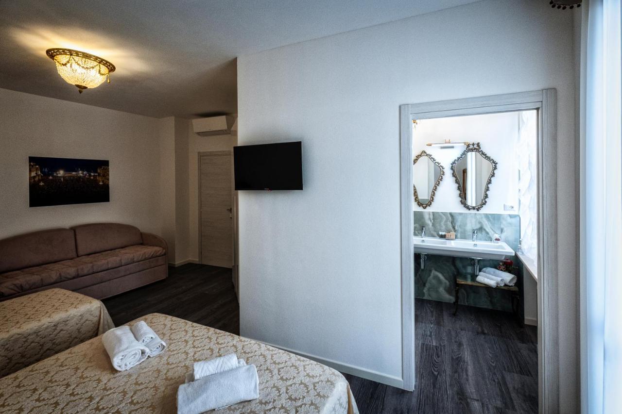Sinfonia 23 Hotel Ravenna Bagian luar foto