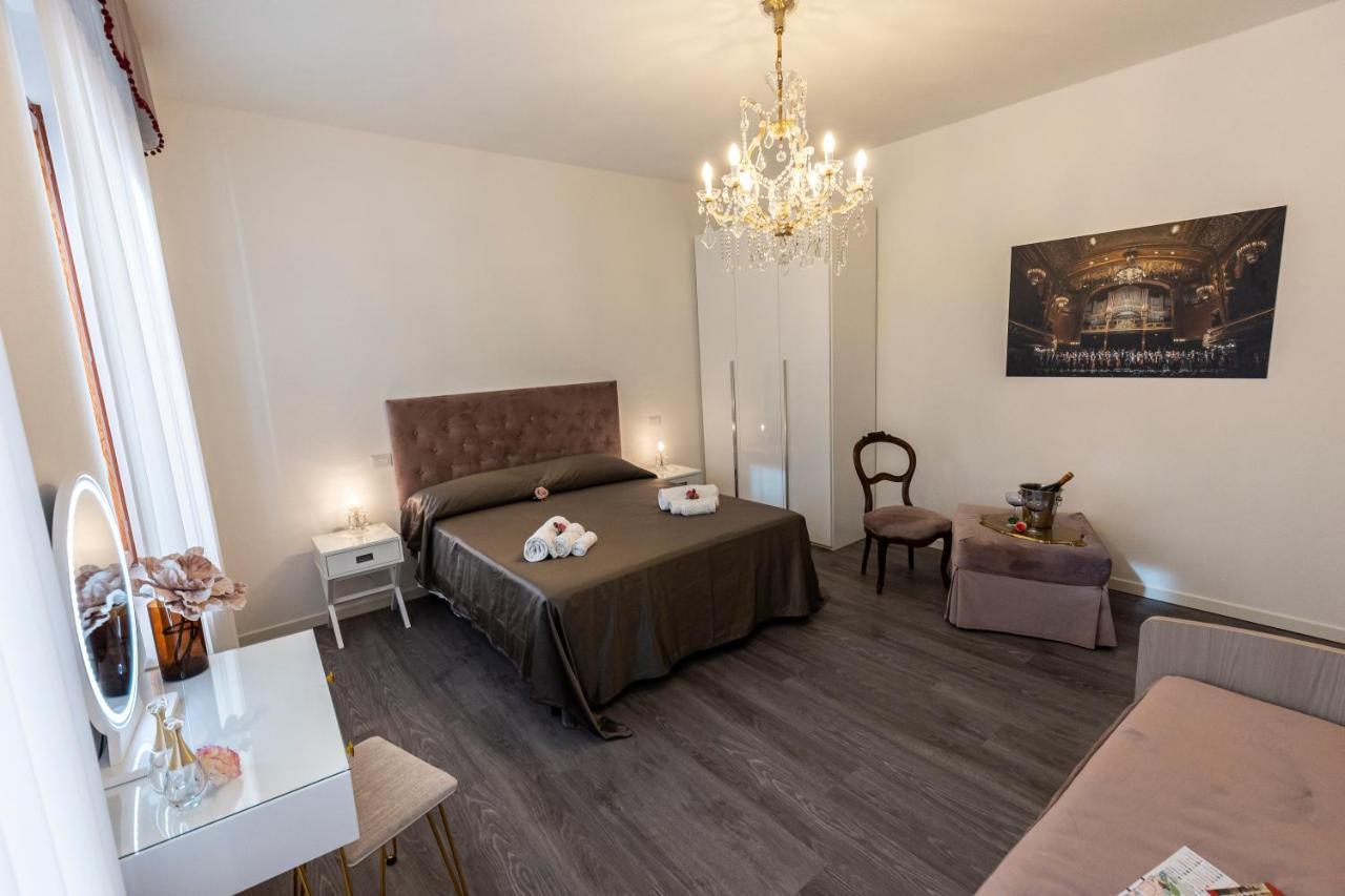 Sinfonia 23 Hotel Ravenna Bagian luar foto